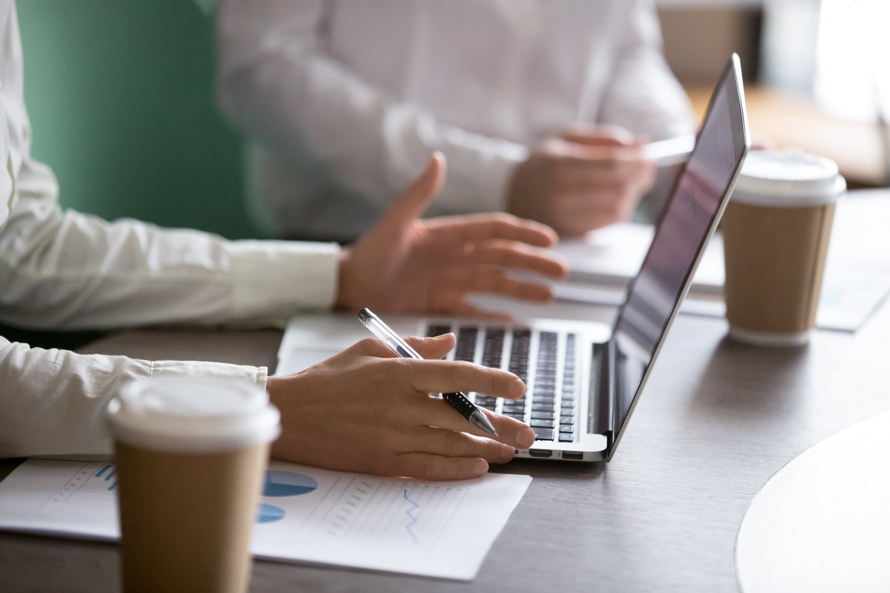 O Que Torna a Imigraweb Diferente? Atendimento Humano em um Mundo Digital