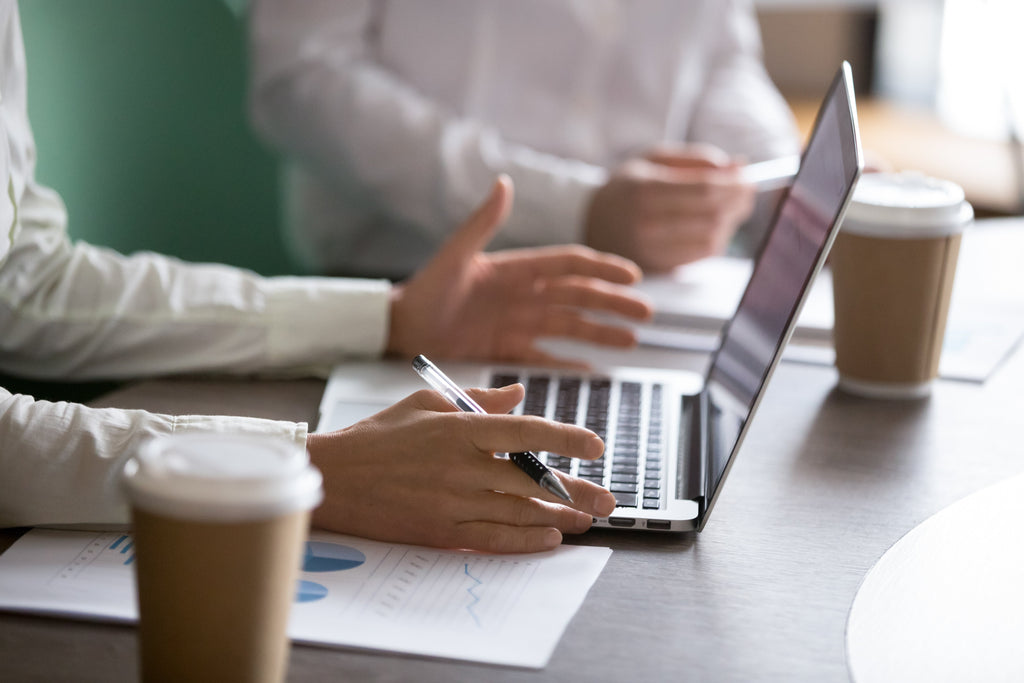 O Que Torna a Imigraweb Diferente? Atendimento Humano em um Mundo Digital